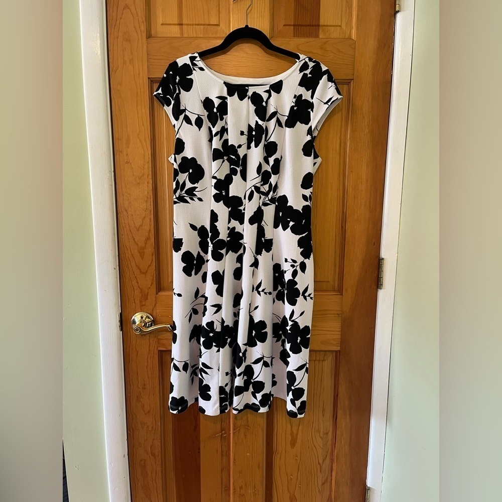 Elle Black and White Floral Dress Size Large Classic Wedding Guest